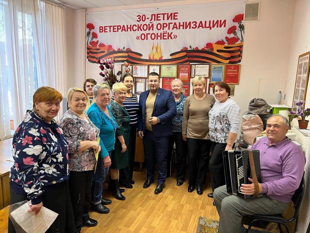 Депутат-коммунист Марк Черемисов посетил репетицию творческого коллектива в Балашихе